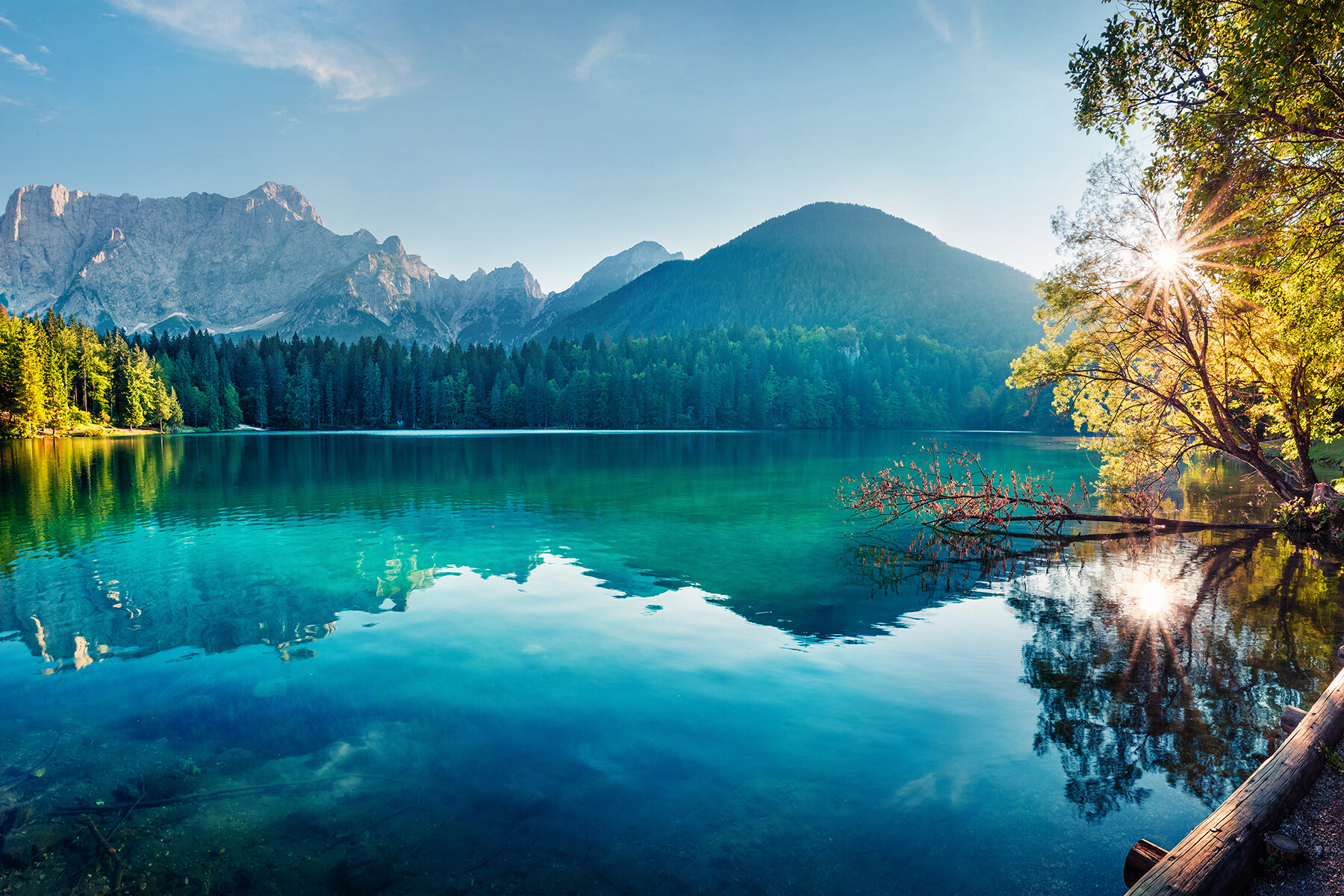 Bergsee Fuciner See in Italien