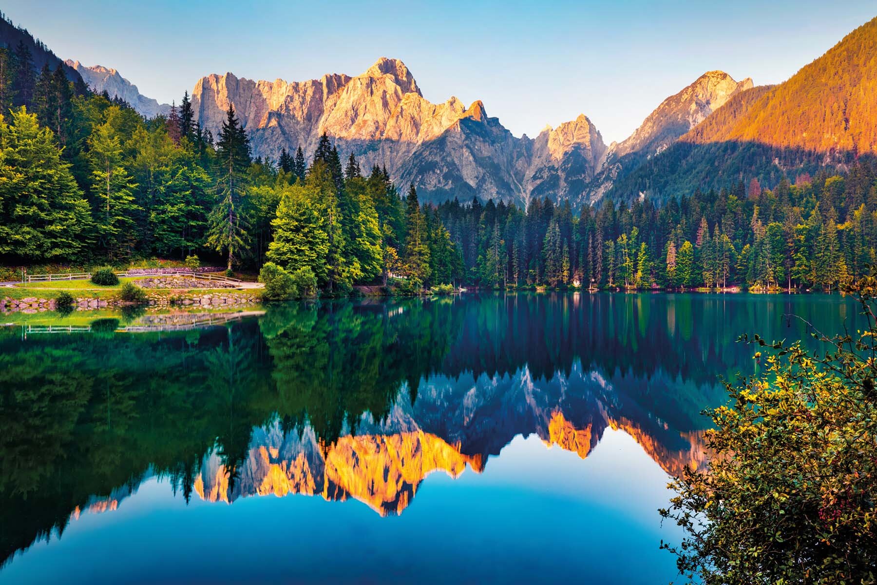 Bergsee Fuciner See in Italien